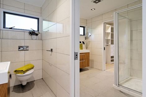 Photo of property in 39 Warner Park Avenue, Laingholm, Auckland, 0604