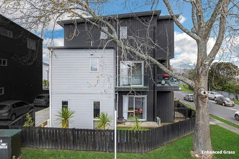 Photo of property in 57e Edmonton Road, Henderson, Auckland, 0612