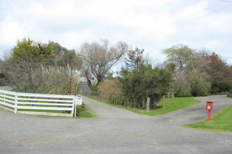 Photo of property in 147 Kawiu Road, Levin, 5510