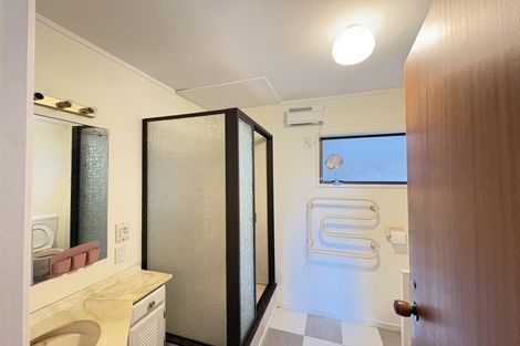 Photo of property in 2/90 Royal View Road, Te Atatu South, Auckland, 0610