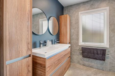 Photo of property in 4 Totara Views Drive, Red Beach, 0932