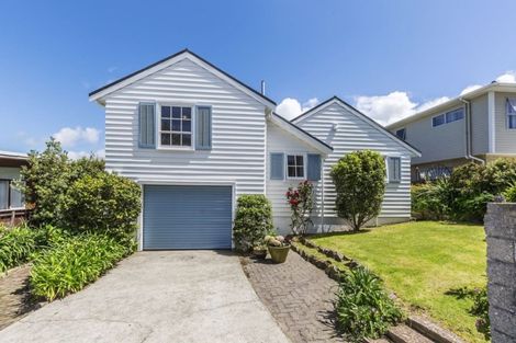 Photo of property in 20 Duchess Place, Maupuia, Wellington, 6022