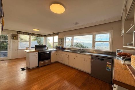 Photo of property in 17 Rakeiora Grove, Korokoro, Lower Hutt, 5012