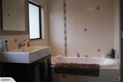 Photo of property in 10 Lingard Grove, Brooklyn, Wellington, 6021