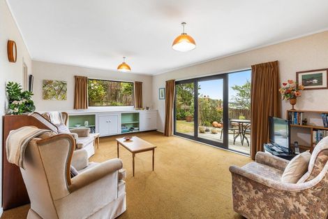 Photo of property in 6 Saint Aidans Way, Tawa, Wellington, 5028