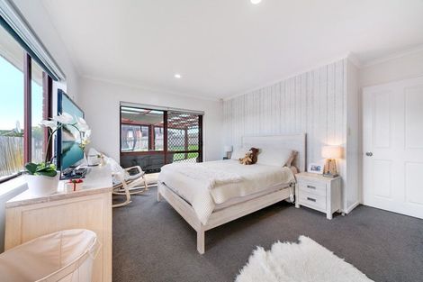 Photo of property in 8 Eloise Place, Clendon Park, Auckland, 2103