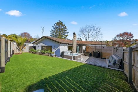 Photo of property in 64 Robbies Road, Shelly Park, Auckland, 2014
