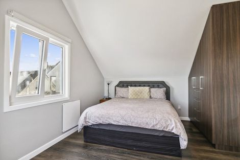 Photo of property in 2b Paratu Way, Strathmore Park, Wellington, 6022