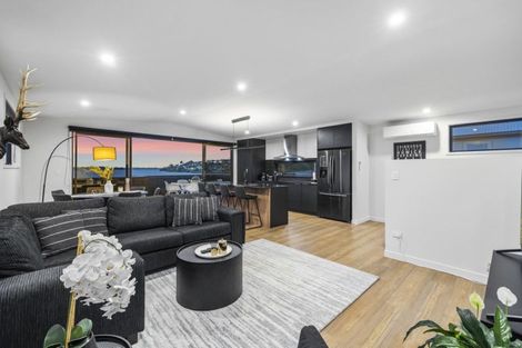 Photo of property in 31 Hinaki Street, Poike, Tauranga, 3112