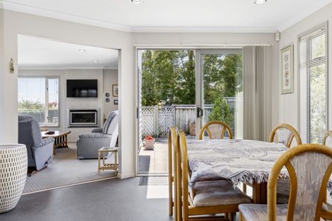 Photo of property in 2/30 Ingle Avenue, Waipahihi, Taupo, 3330