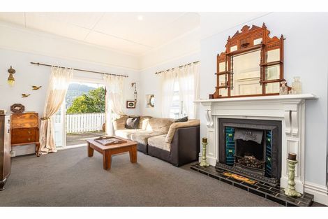 Photo of property in 32 Godley Quay, Lyttelton, 8082