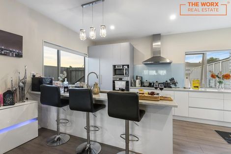 Photo of property in 11 Regis Park Drive, Pukekohe, 2120