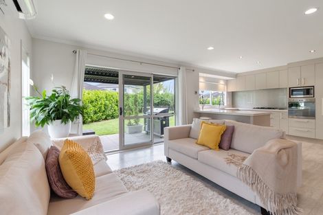 Photo of property in 32 Bayvista Drive, Karaka, Papakura, 2113