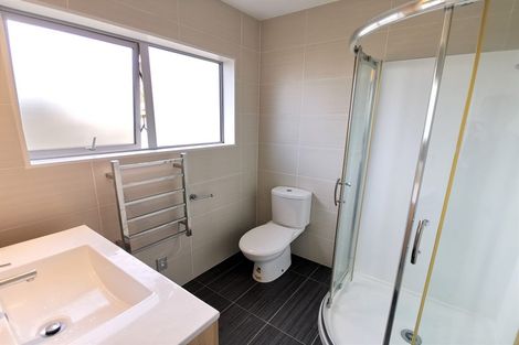 Photo of property in 22 Namsan Close, Fairview Heights, Auckland, 0632