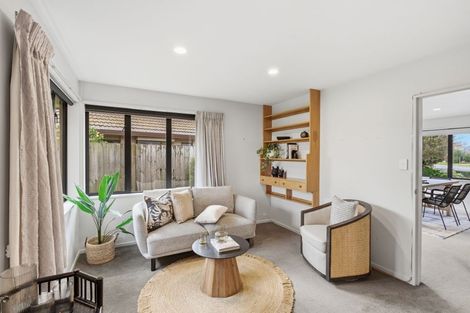 Photo of property in 12 Hatfield Place, Avonhead, Christchurch, 8042