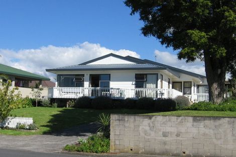 Photo of property in 35 Spinnaker Drive, Te Atatu Peninsula, Auckland, 0610