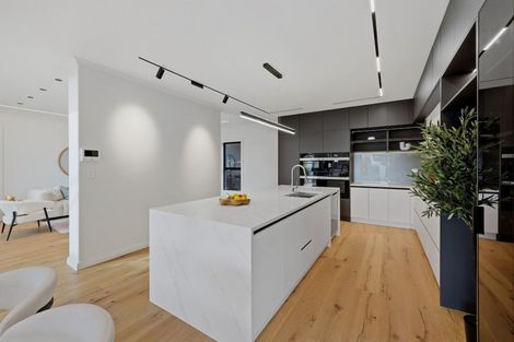 Photo of property in 6a Gulf Crest, Bucklands Beach, Auckland, 2012