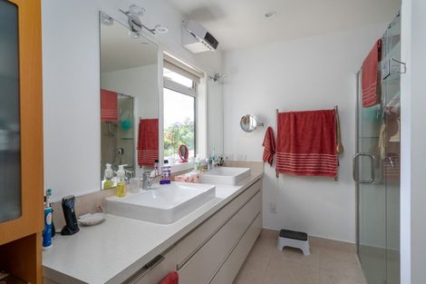 Photo of property in 5 Pukenamu Road, Rainbow Point, Taupo, 3330