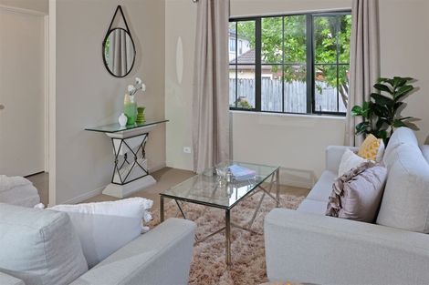 Photo of property in 12 Peachstone Lane, Henderson, Auckland, 0612