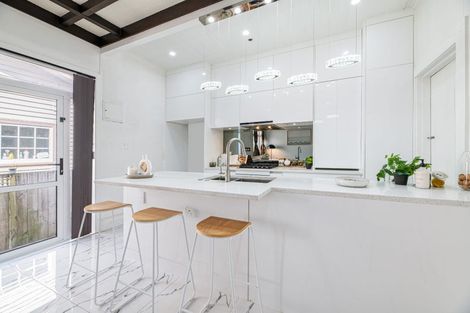 Photo of property in 118a Hutchinson Avenue, New Lynn, Auckland, 0600