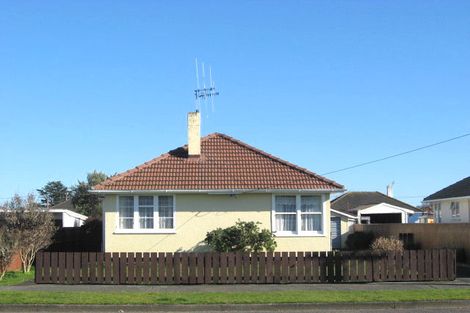 Photo of property in 5 Queenwood Road, Levin, 5510
