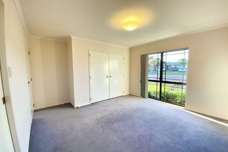 Photo of property in 11 Newbegin Place, Weymouth, Auckland, 2103