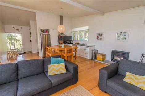 Photo of property in 45 Tane Road, Laingholm, Auckland, 0604