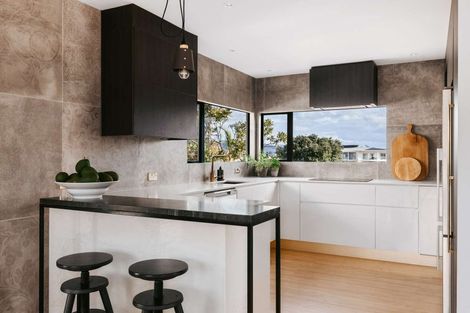 Photo of property in 21a Sunbrae Grove, Mount Maunganui, 3116