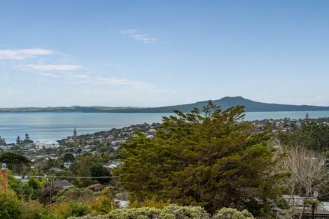 Photo of property in 451 East Coast Road, Murrays Bay, Auckland, 0630