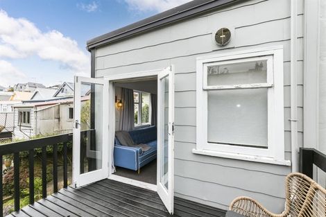 Photo of property in 15 Moir Street, Mount Victoria, Wellington, 6011