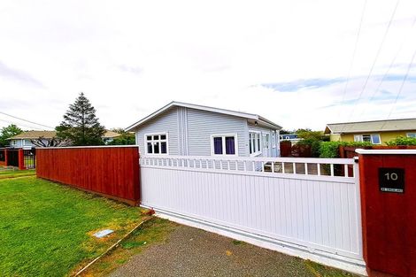 Photo of property in 10 Parakai Street, Paraparaumu, 5032