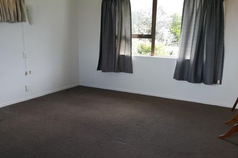 Photo of property in 2/22 Tobruk Crescent, Milford, Auckland, 0620