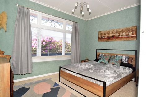 Photo of property in 258 Marine Parade, Bluff, 9814