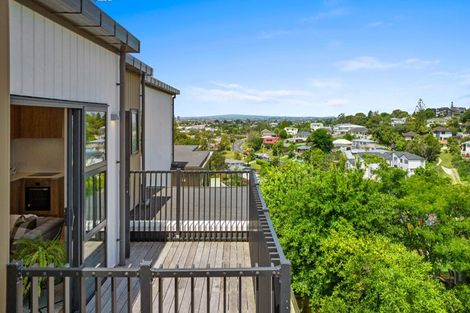 Photo of property in 402/553c Glenfield Road, Glenfield, Auckland, 0629