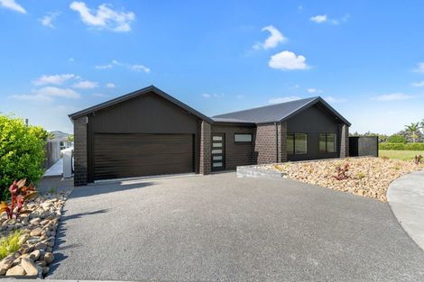 Photo of property in 6 Ian Hopper Way, Pauanui, 3579