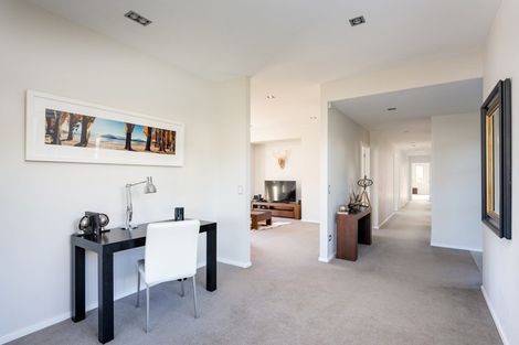 Photo of property in 2 Urquhart Place, Wanaka, 9305