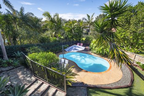 Photo of property in 12 Regia Close, Half Moon Bay, Auckland, 2012