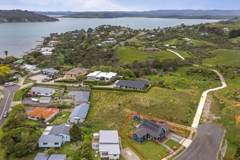 Photo of property in 3 Nikau Park, Raglan, 3225