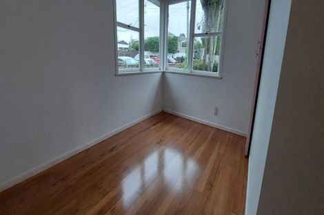 Photo of property in 15 Woodvale Road, Glen Eden, Auckland, 0602