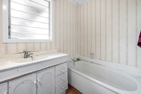 Photo of property in 2/22 Hillcrest Avenue, Hillcrest, Auckland, 0627