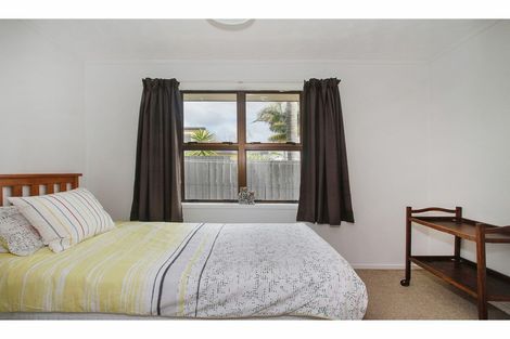 Photo of property in 1/470 Te Atatu Road, Te Atatu Peninsula, Auckland, 0610