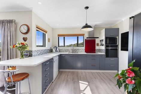 Photo of property in 29 Chartwell Drive, Crofton Downs, Wellington, 6035