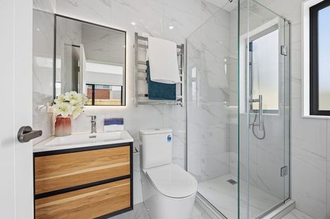Photo of property in 60c Hutchinsons Road, Bucklands Beach, Auckland, 2014