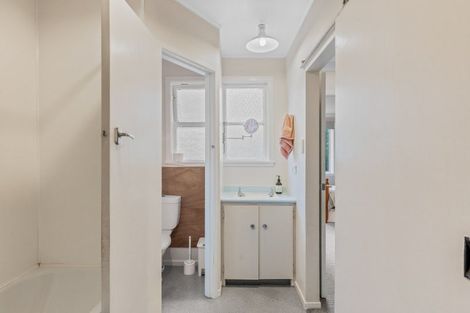 Photo of property in 44 Victoria Road, New Plymouth, 4310