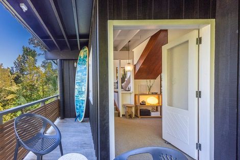 Photo of property in 27 Rosecamp Road, Beach Haven, Auckland, 0626