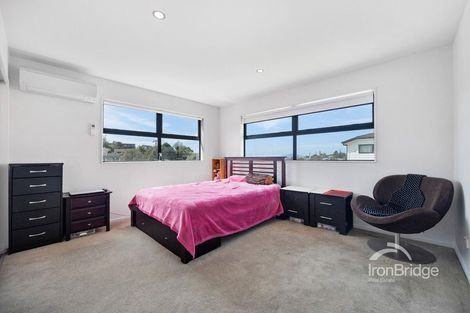 Photo of property in 21a Sovereign Place, Glenfield, Auckland, 0629