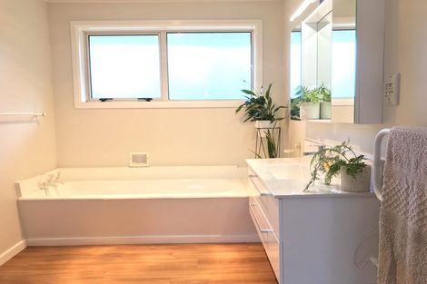 Photo of property in 14 Parkview Place, Avonhead, Christchurch, 8042