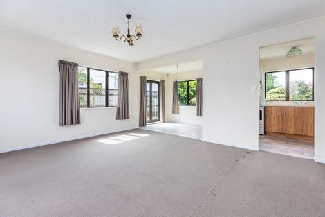 Photo of property in 2/24 Thalia Place, Totara Vale, Auckland, 0629