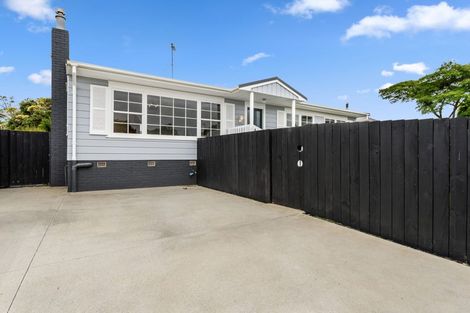 Photo of property in 33b Gill Avenue, Te Atatu Peninsula, Auckland, 0610