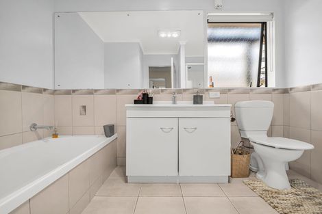 Photo of property in 54 Magic Way, Randwick Park, Auckland, 2105